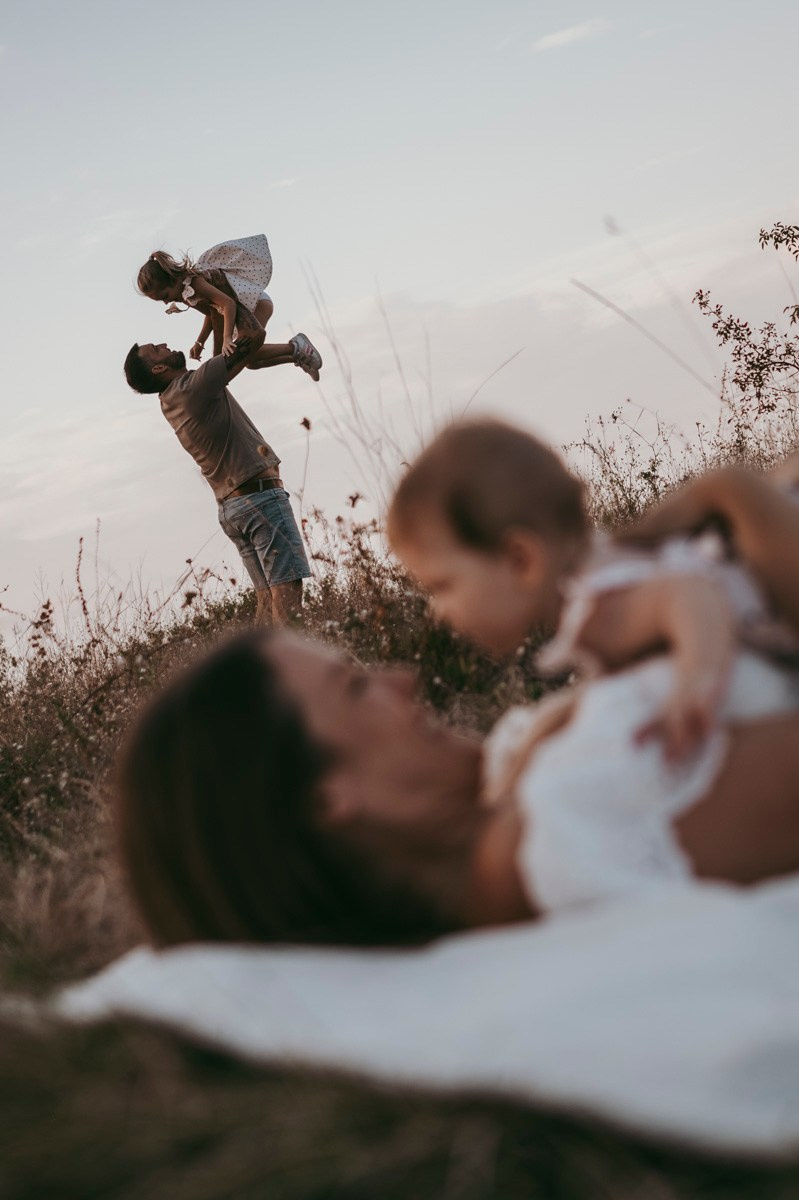Sonja, Bojan, Nadja i Una / porodicno fotografisanje. Deciji i porodicni fotograf u Beogradu Oksana Skendzic