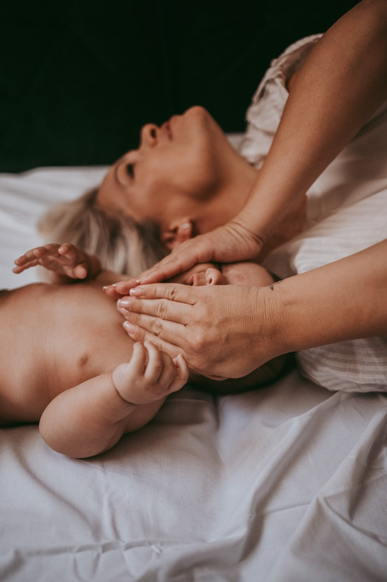 fotografisanje beba kod kuce, porodicno fotografisanje, fotografisanje dece, mama i beba, prve dane sa bebom, kozmetika za bebe, poklon za decu, soba za bebu, decija garderoba, majcinstvo, nega novorodjenceta, priprema za porodjaj, nega beba, dojenje