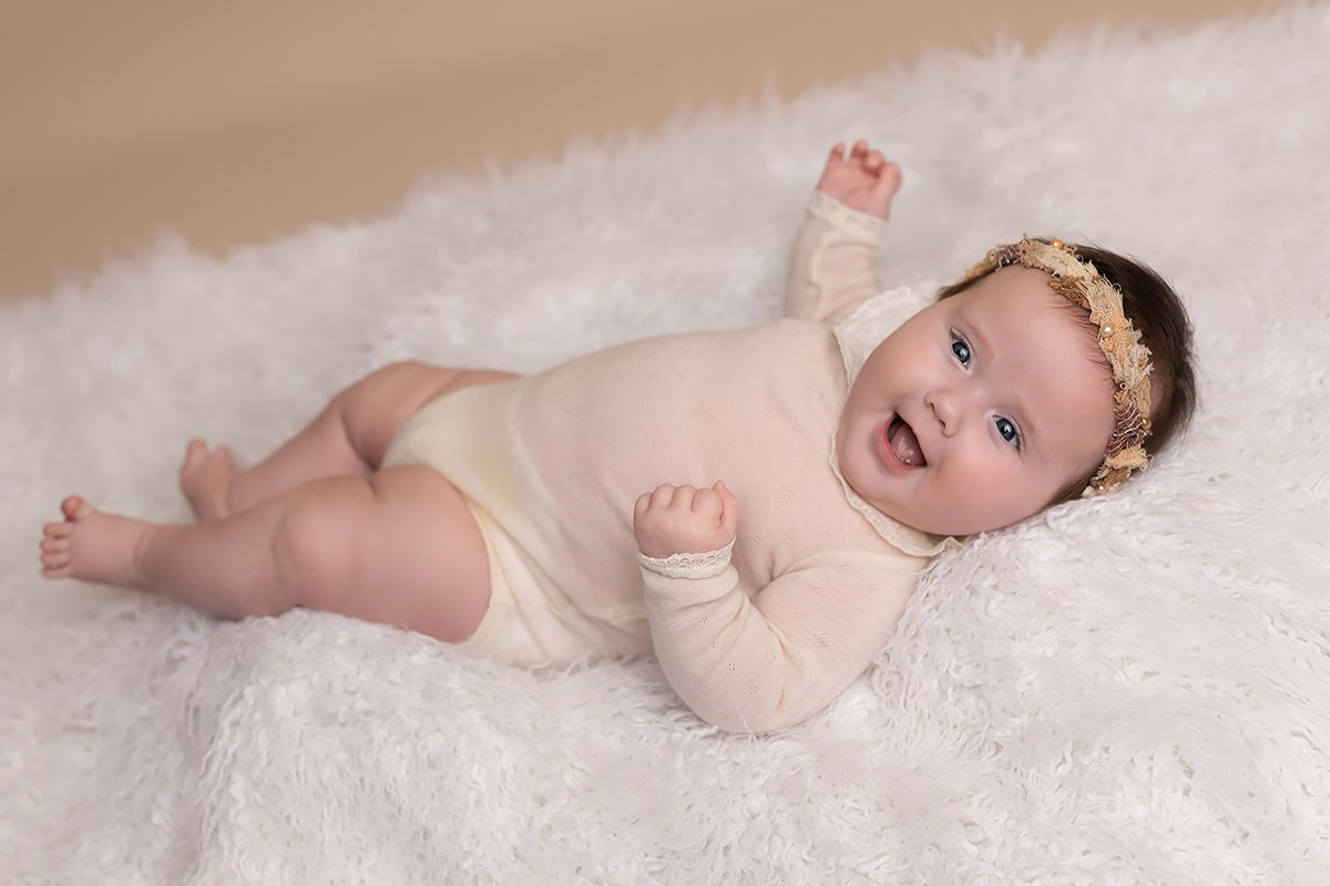 Babys von 3 bis 9 Monaten. Neugeborenenfotografie, Babyfotografie in Düsseldorf und Umgebung