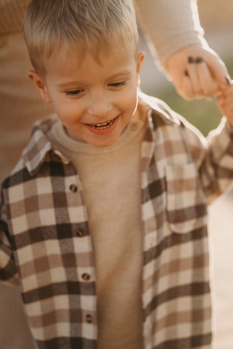 Zlata, Nemanja i Aleksej — porodicno fotografisanje napolju. Deciji i porodicni fotograf u Beogradu Oksana Skendzic