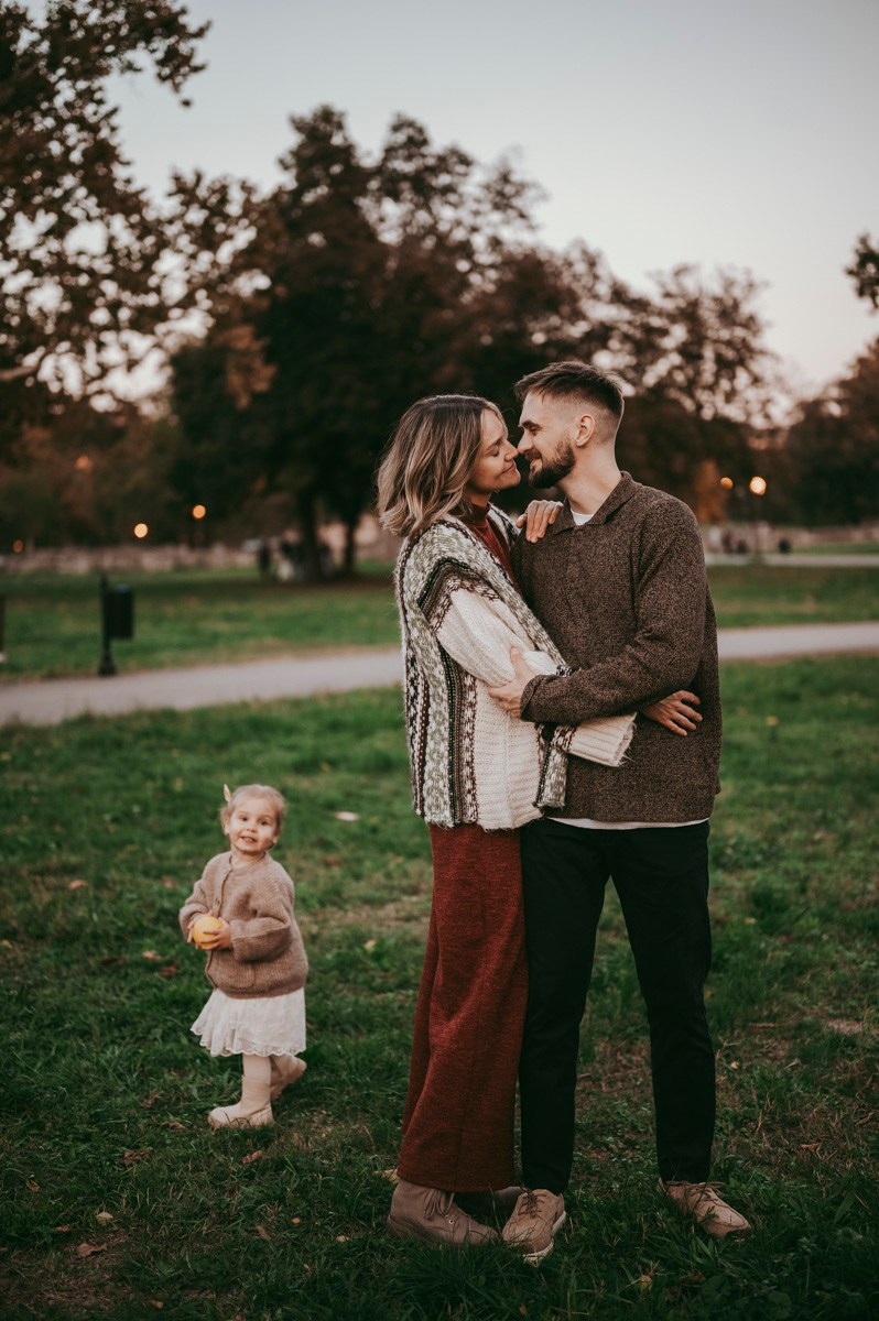 Anastasija, Aleksej i Agata / porodicno fotografisanje napolju. Deciji i porodicni fotograf u Beogradu Oksana Skendzic