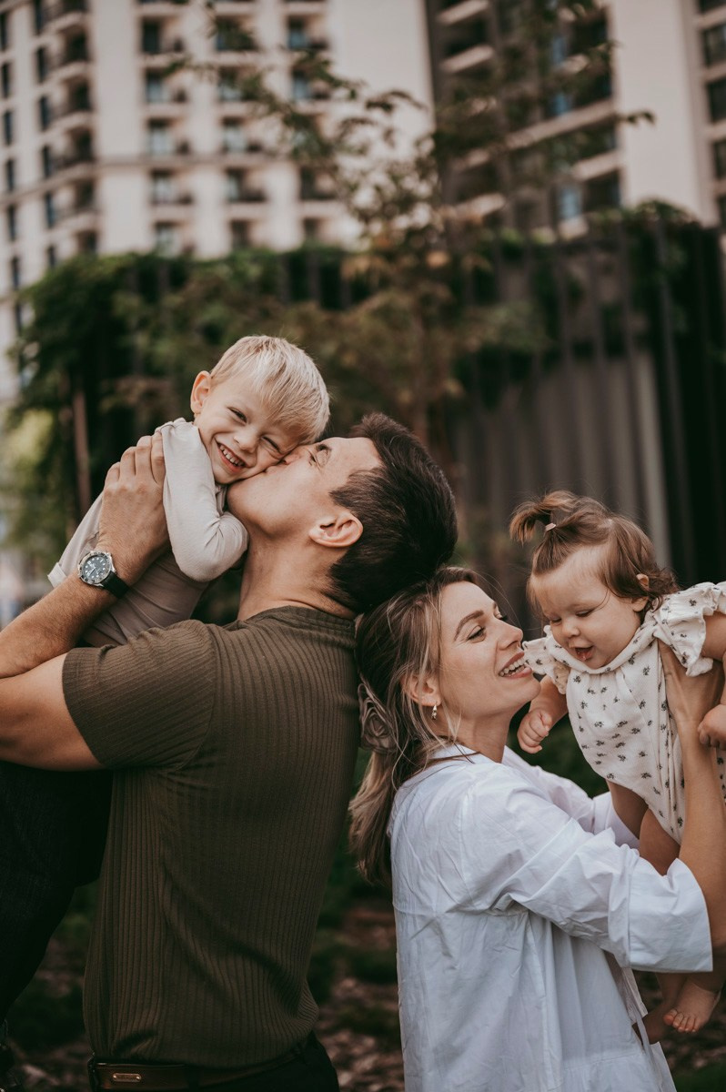 Kristina, Martin, Petra i Novak / porodicno fotografisanje napolju. Deciji i porodicni fotograf u Beogradu Oksana Skendzic