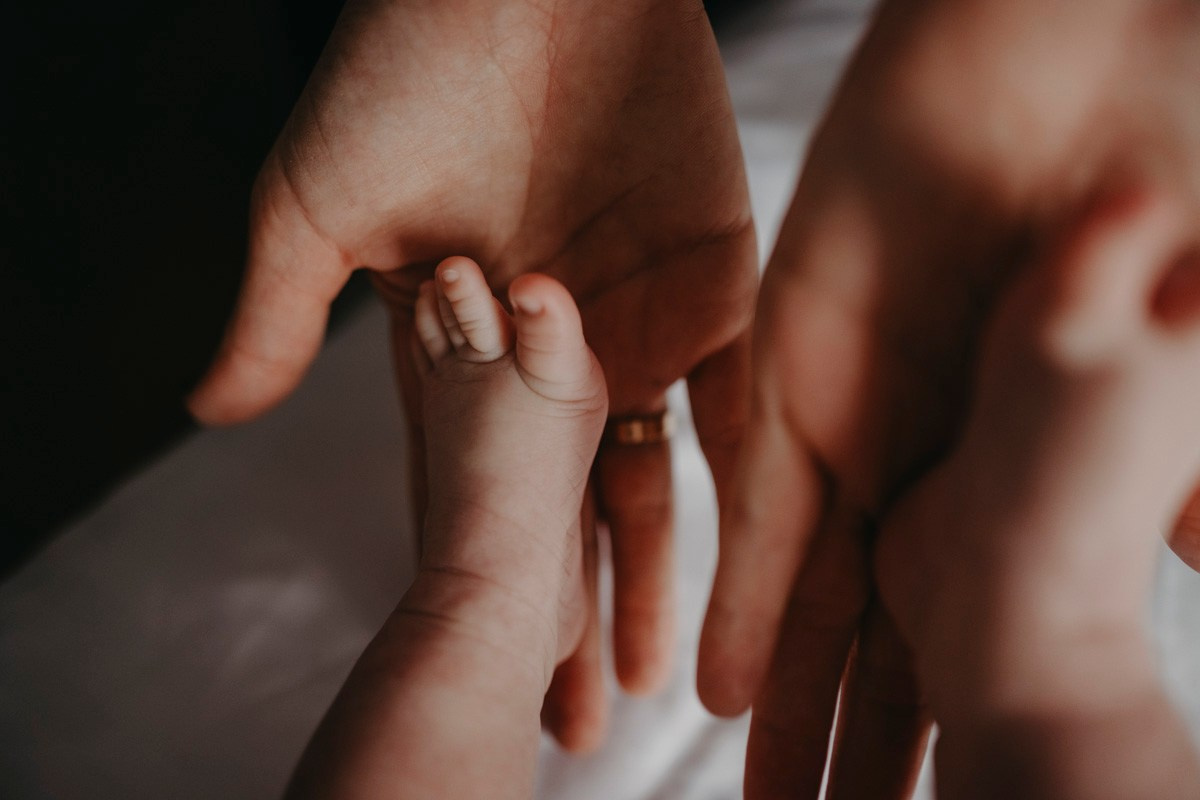 Bojana, Marko i Eva — porodicno fotografisanje kod kuce. Deciji i porodicni fotograf u Beogradu Oksana Skendzic