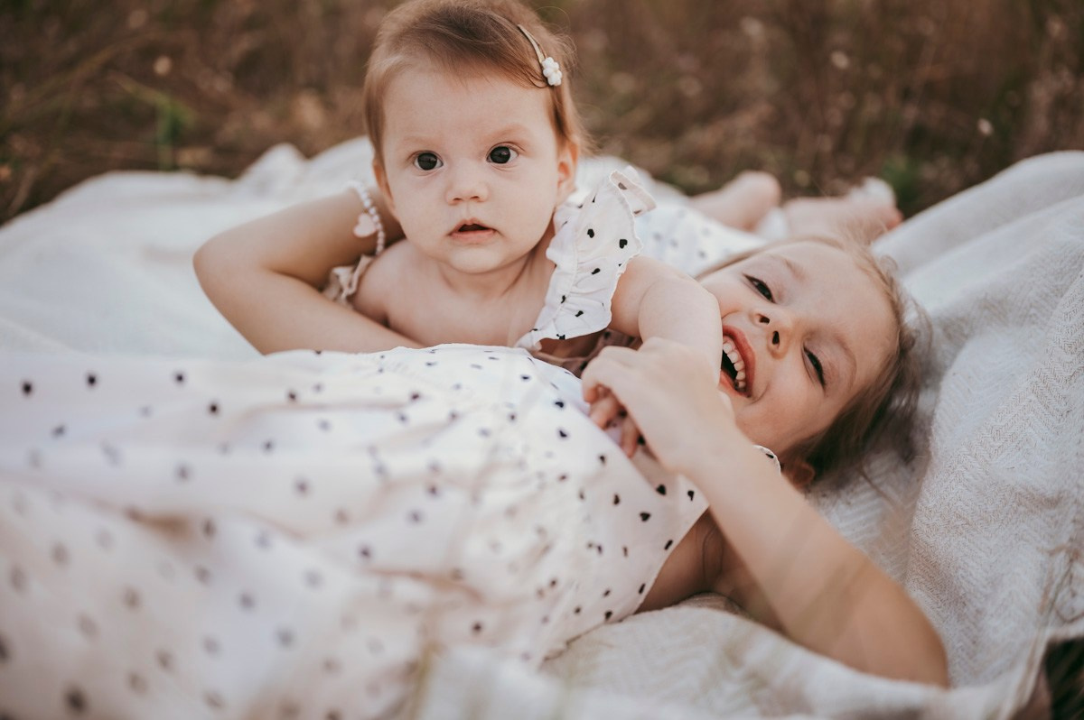 Sonja, Bojan, Nadja i Una / porodicno fotografisanje. Deciji i porodicni fotograf u Beogradu Oksana Skendzic