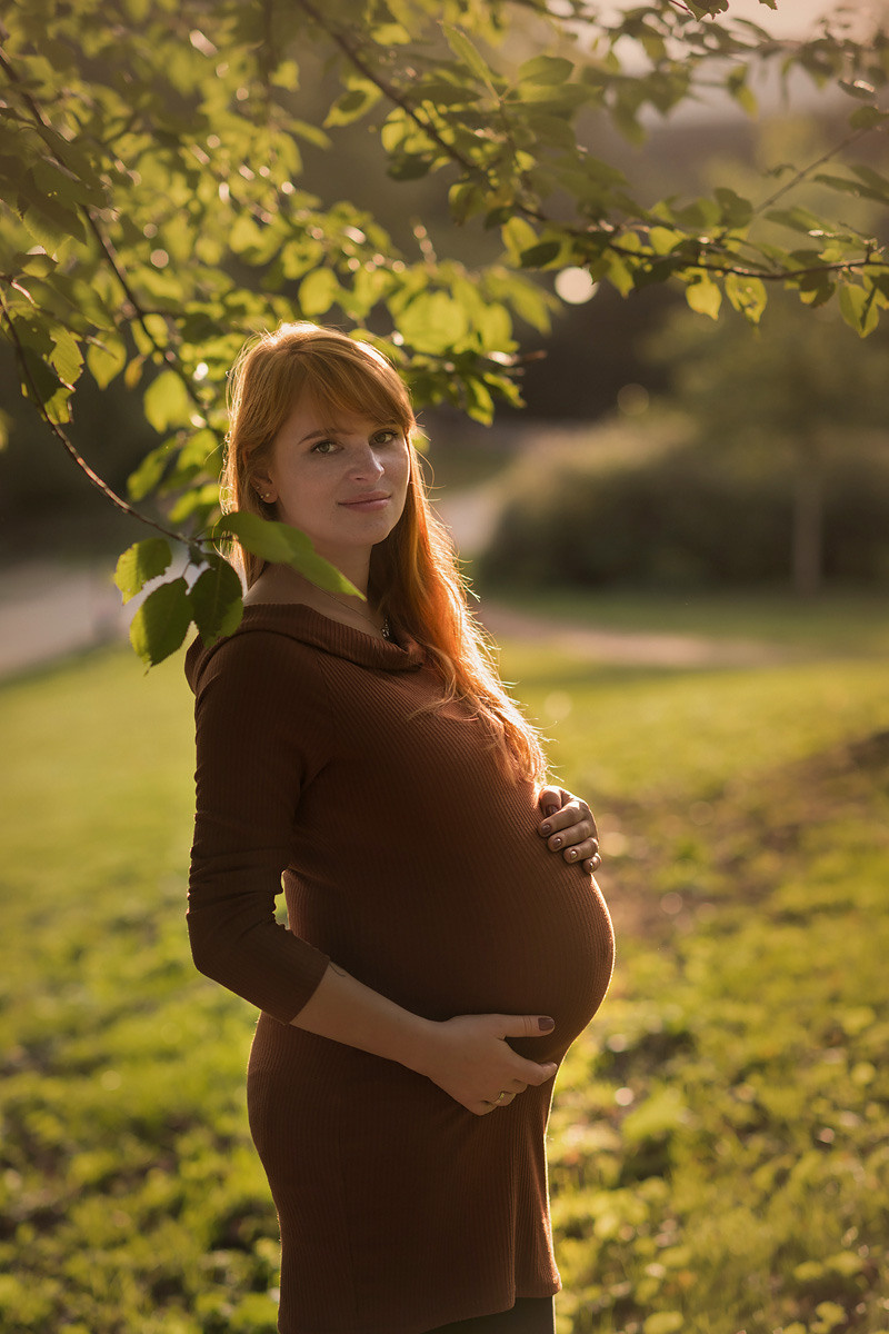 Babybauch Outdoor. Newbornphoto in Duesseldorf