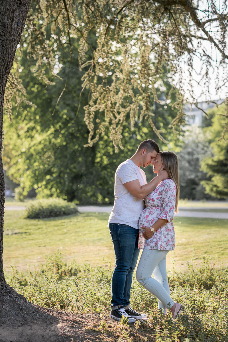 Babybauch Outdoor. Newbornphoto in Duesseldorf