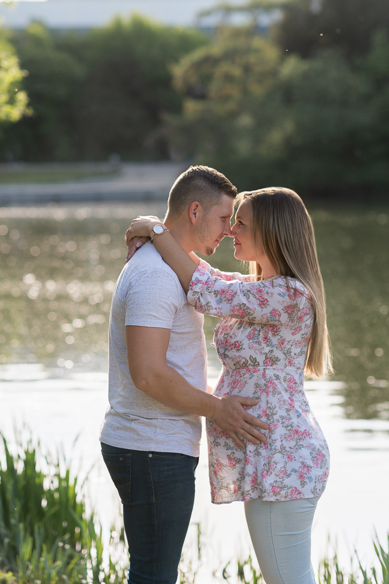Babybauch Outdoor. Newbornphoto in Duesseldorf
