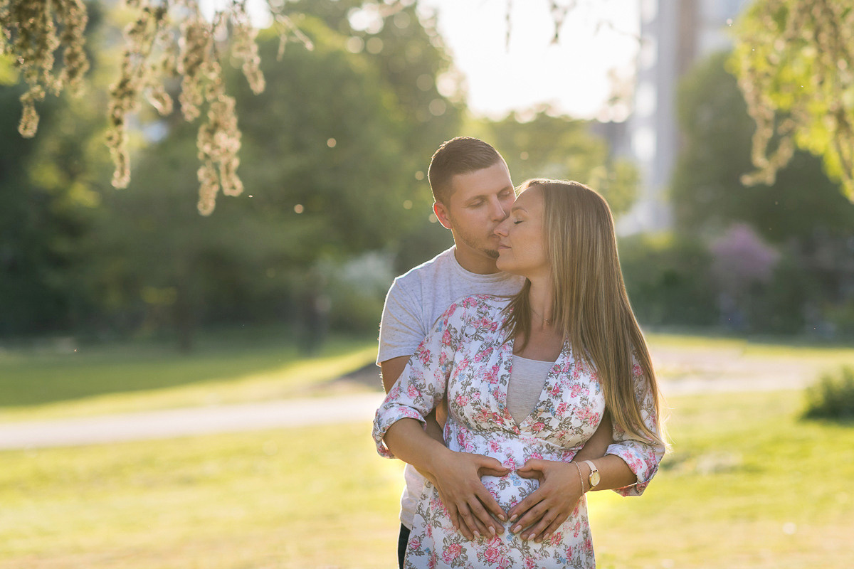 Babybauch Outdoor. Newbornphoto in Duesseldorf