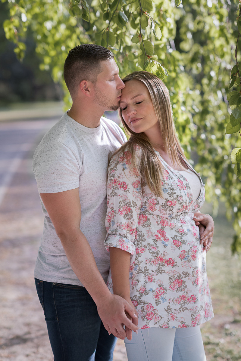 Babybauch Outdoor. Newbornphoto in Duesseldorf