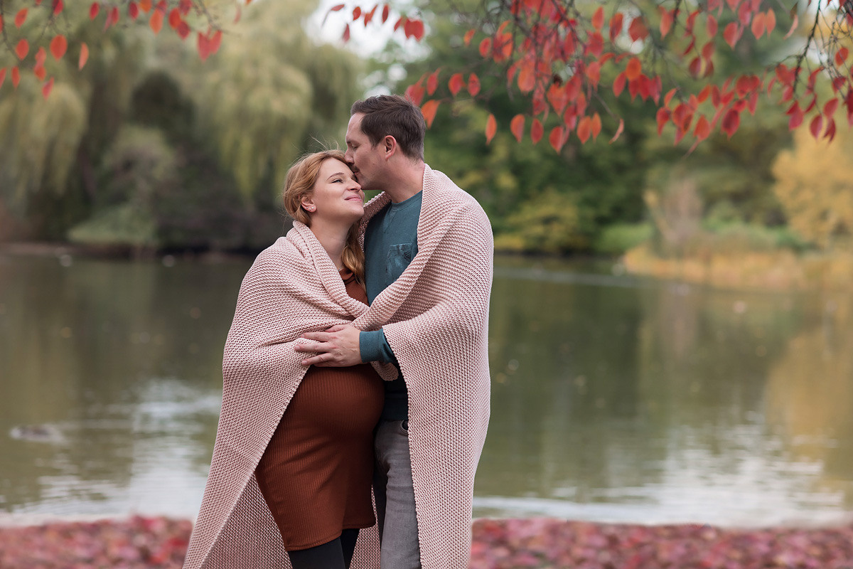 Babybauch Outdoor. Newbornphoto in Duesseldorf