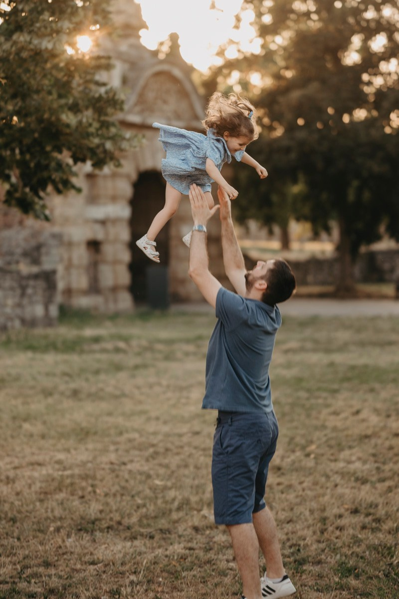 Jovana Zoran Jana i Bogdan — porodicno fotografisanje napolju. Deciji i porodicni fotograf u Beogradu Oksana Skendzic