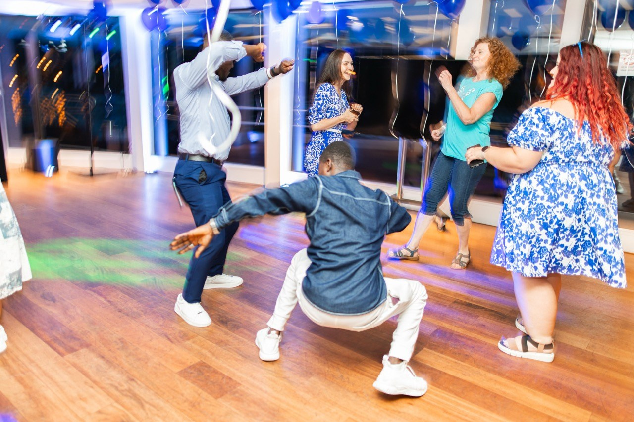 Firemní fotograf Praha. Dana Lišková — Empatická fotografka | Introspektivní umělkyně | Neurodivergentní koučka| Zakladatelka Artepy.cz