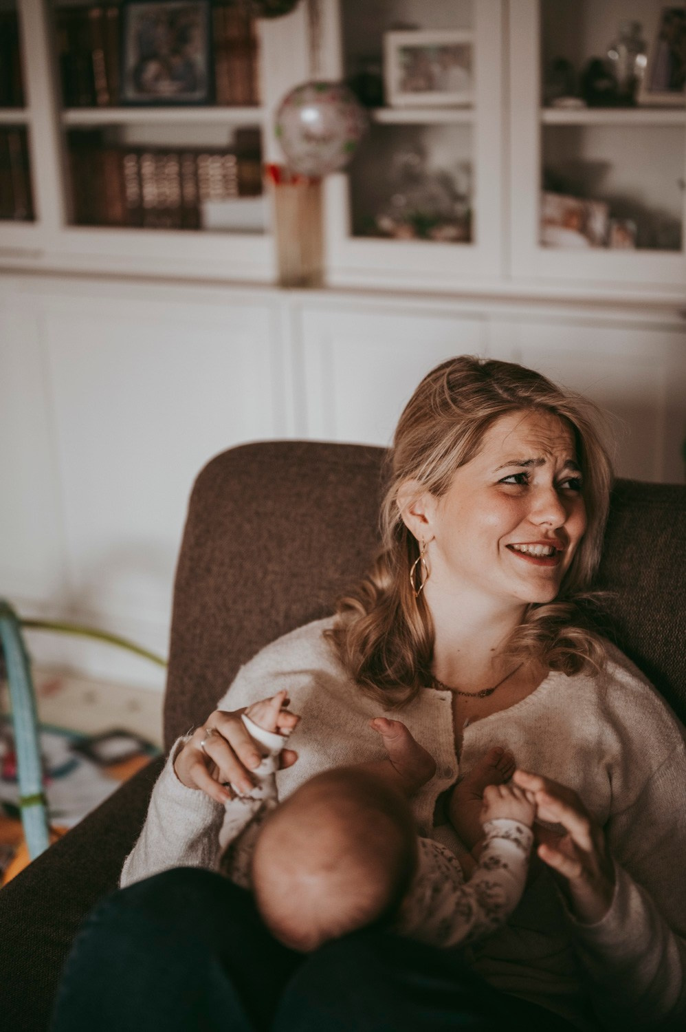 Porodicno fotografisanje sa bebom kod kuce / Ivana Miroslav i Nadica. Deciji i porodicni fotograf u Beogradu Oksana Skendzic