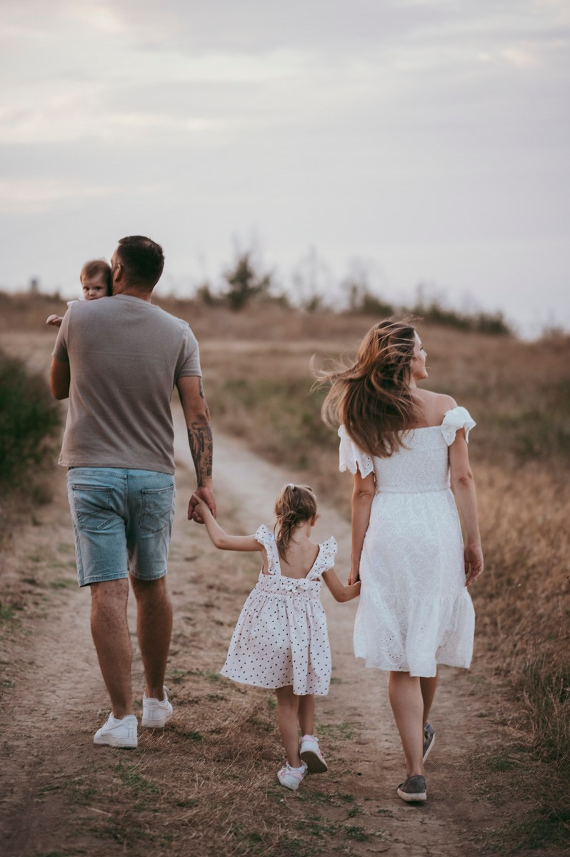 Sonja, Bojan, Nadja i Una / porodicno fotografisanje. Deciji i porodicni fotograf u Beogradu Oksana Skendzic