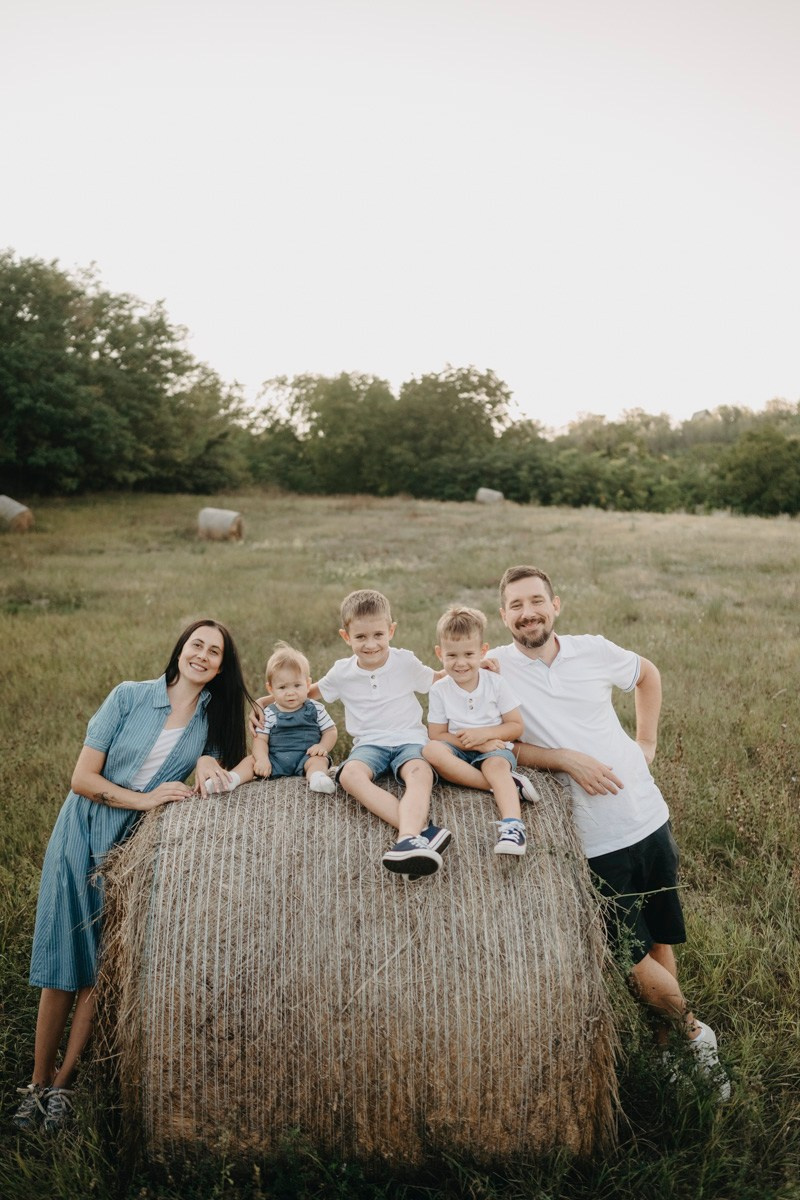 Basici / porodicno fotografisanje u prirodi. Deciji i porodicni fotograf u Beogradu Oksana Skendzic