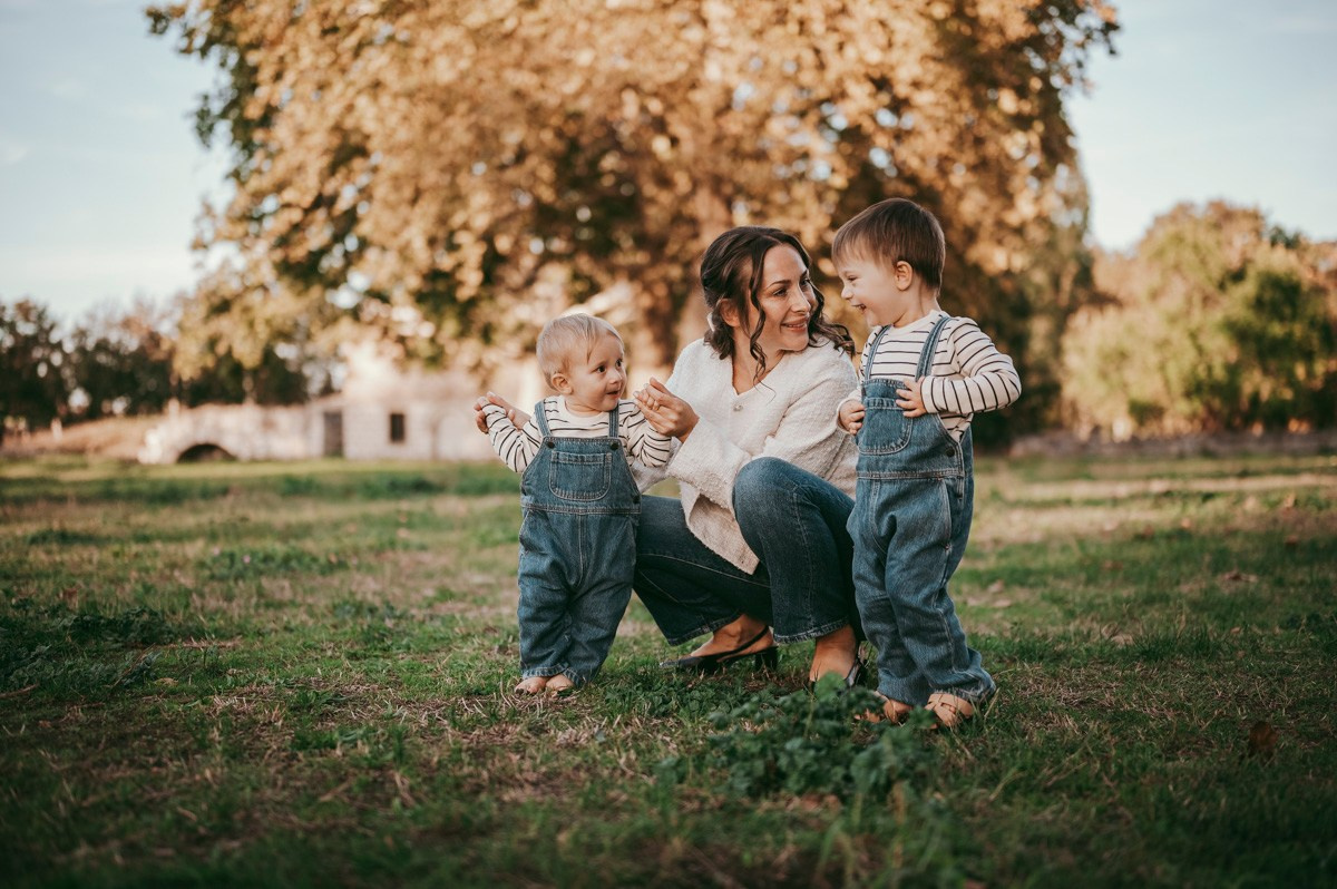 Aleksandra, Filip, Lion i Luka / PORODICNOFOTOGRAFISANJE napolju. Deciji i porodicni fotograf u Beogradu Oksana Skendzic