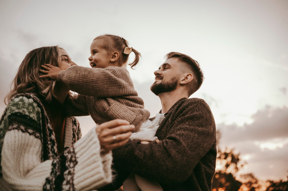 Anastasija, Aleksej i Agata / porodicno fotografisanje napolju. Deciji i porodicni fotograf u Beogradu Oksana Skendzic