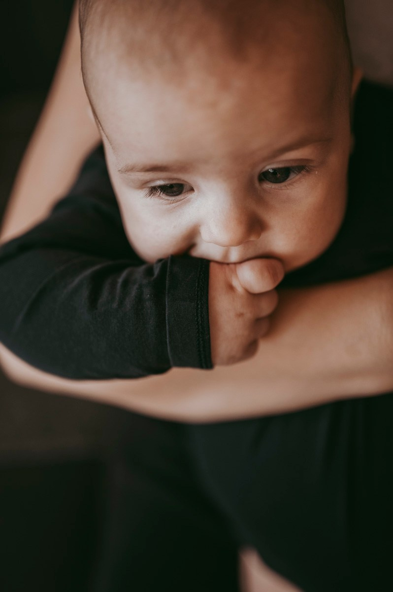 Dobro dosao, Jakove / porodicno fotografisanje kod kuce. Deciji i porodicni fotograf u Beogradu Oksana Skendzic