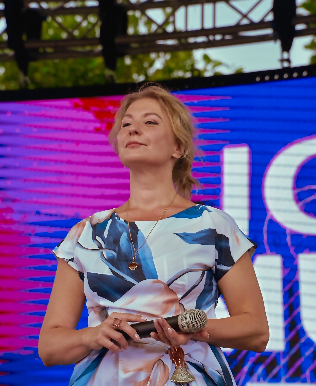 АИNA Vernov  Alla Rodin Nous avons besoin des photographes ANNA Icon Music Fest