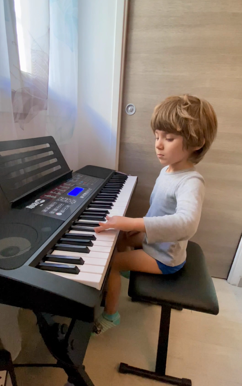 Alexandr Vernov pianist