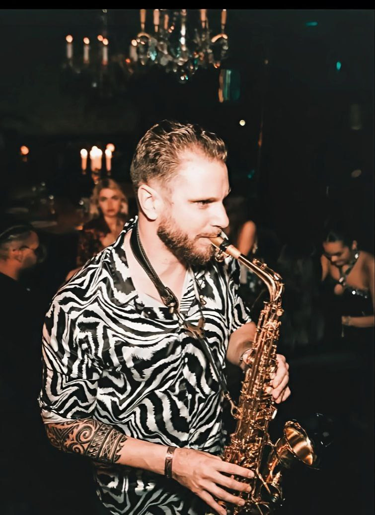 Eric Gallois. Vernov Production & AKKA Music in association CASIdAF & BRUCEF