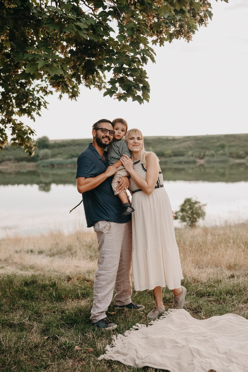 Dijana, Relja i Teo / porodicno fotografisanje napolju. Deciji i porodicni fotograf u Beogradu Oksana Skendzic