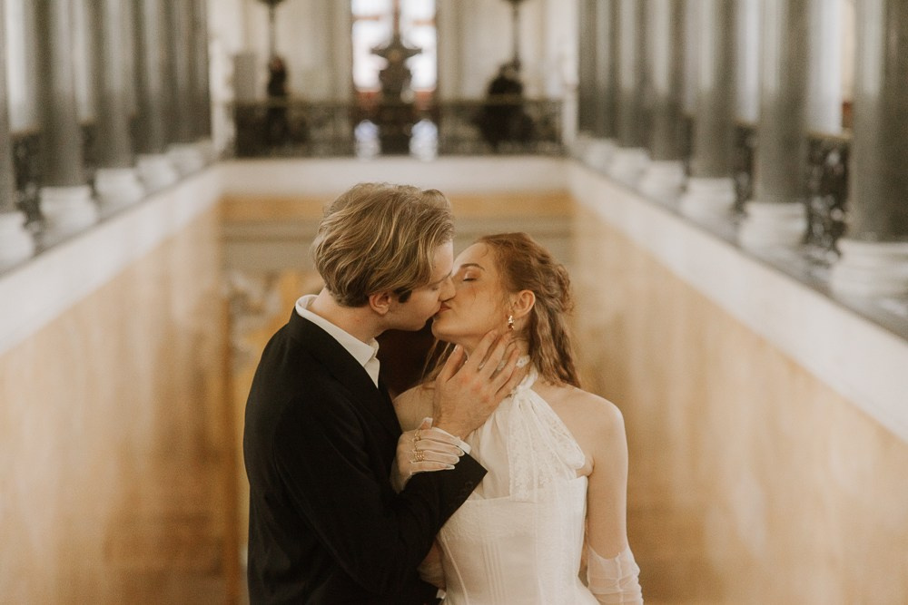 Anna & David (Hochzeitsfotoshooting im Museum). Familien & Hochzeitfotografin Nadja Holzmann