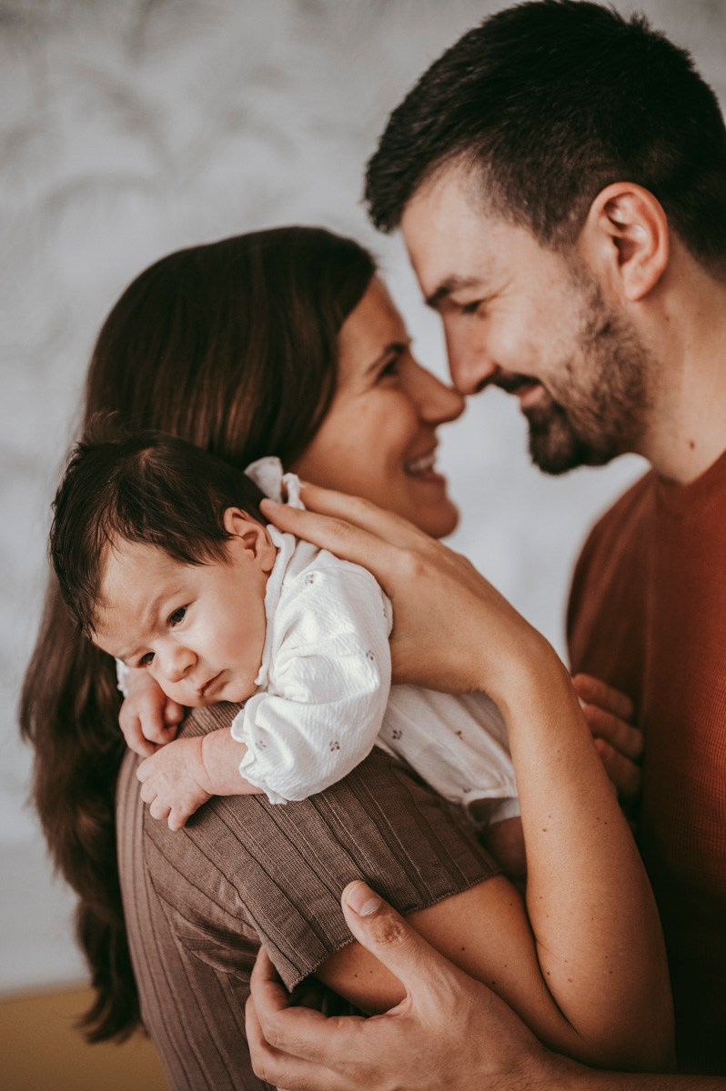 Katarina, Dejan, Petra i Julija / porodicno fotografisanje kod kuce. Deciji i porodicni fotograf u Beogradu Oksana Skendzic