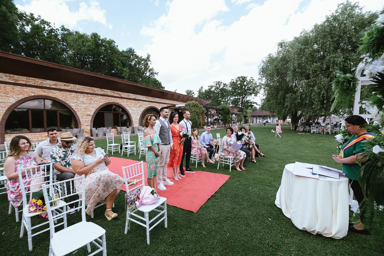 Cununie civila, fotograf cununie civila bucuresti, fotograf stare civila, cununie pe malul lacului Cernica, fotografii de la cununie, fotograf de nunta Cernica, Colonial Club Cernica, fotografii nunta de la starea civila, pozing mireasa, obiceiuri, fotografie profesionala nunta