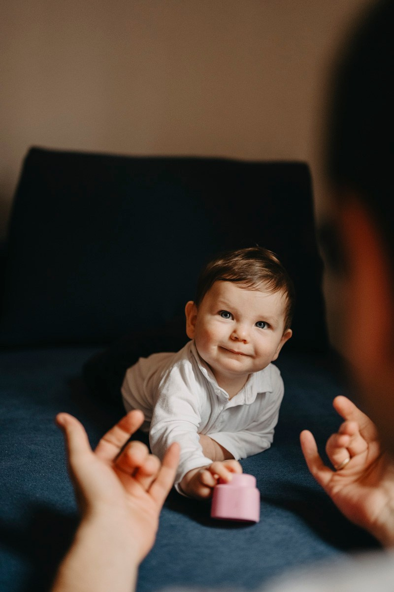 Porodicno fotografisanje kod kuce — Andjela, Lazar, Janko i Mihajlo. Deciji i porodicni fotograf u Beogradu Oksana Skendzic