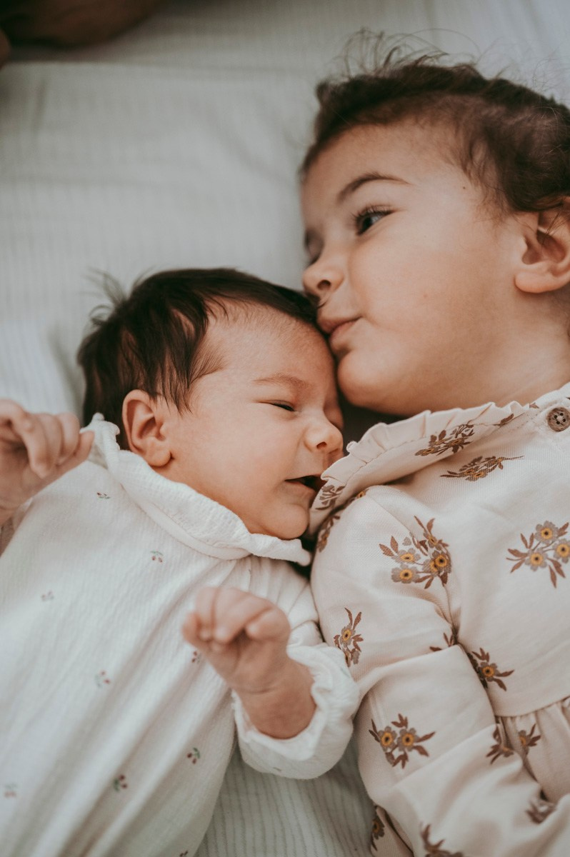 Katarina, Dejan, Petra i Julija / porodicno fotografisanje kod kuce. Deciji i porodicni fotograf u Beogradu Oksana Skendzic