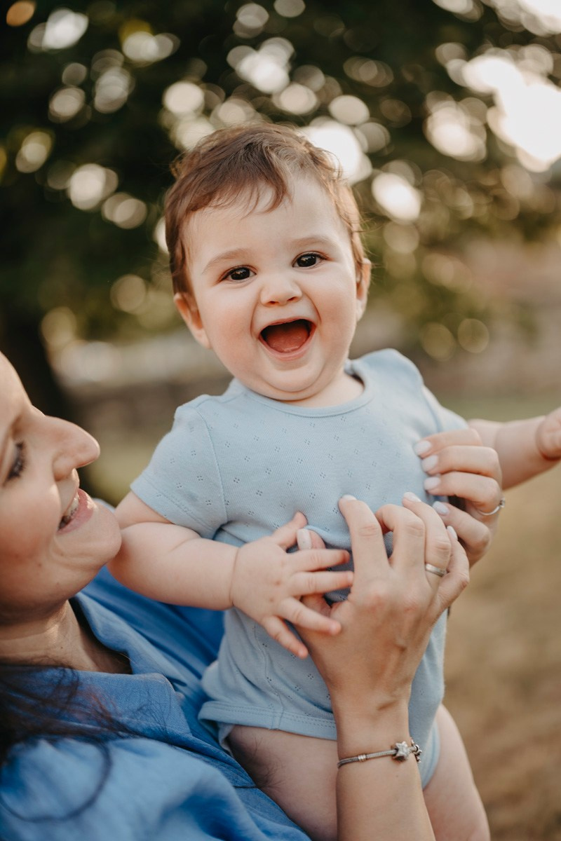 Jovana Zoran Jana i Bogdan — porodicno fotografisanje napolju. Deciji i porodicni fotograf u Beogradu Oksana Skendzic