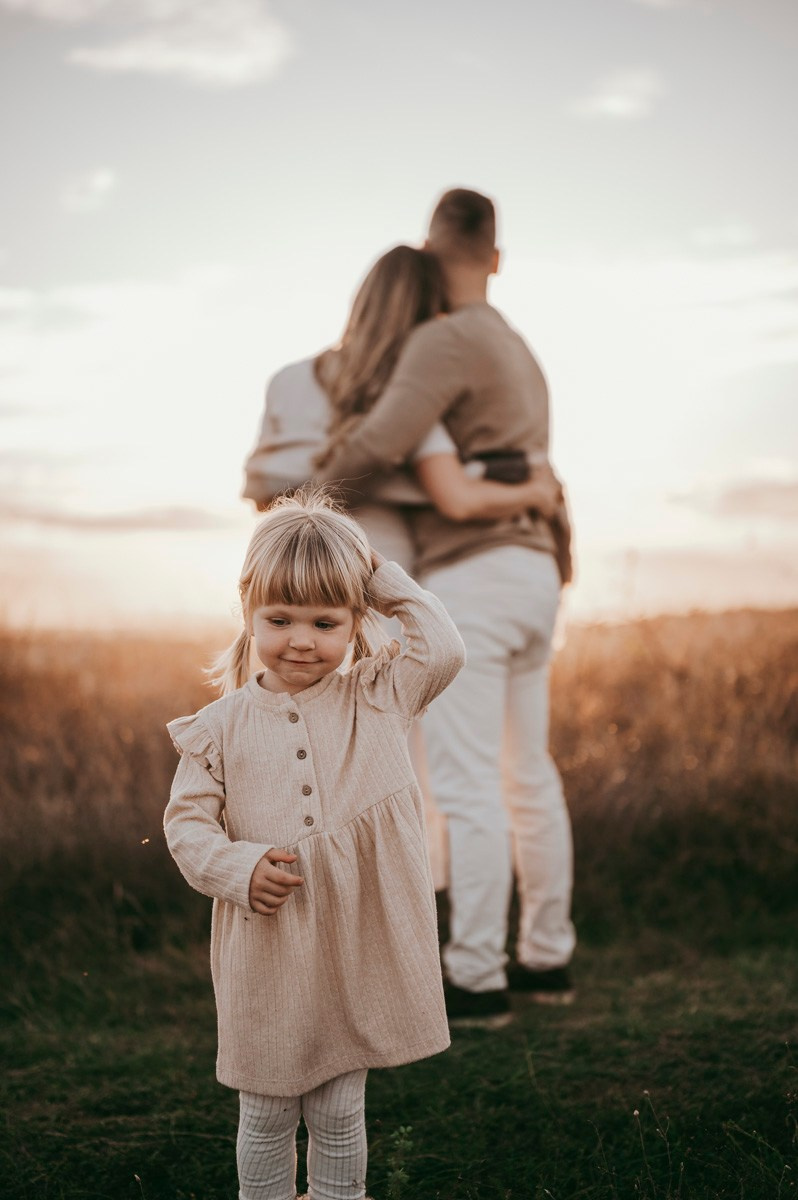 Milena / trudnicko fotografisanje sa porodicom. Deciji i porodicni fotograf u Beogradu Oksana Skendzic