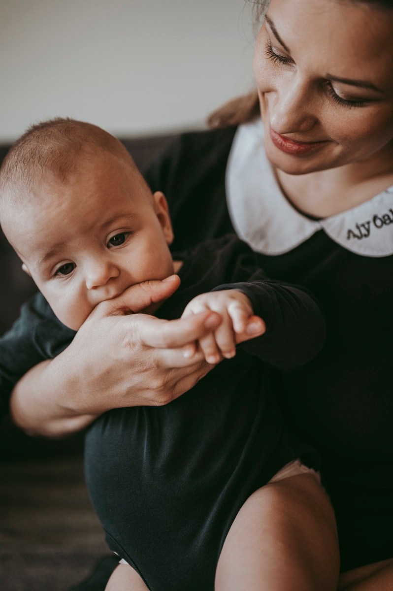 Dobro dosao, Jakove / porodicno fotografisanje kod kuce. Deciji i porodicni fotograf u Beogradu Oksana Skendzic