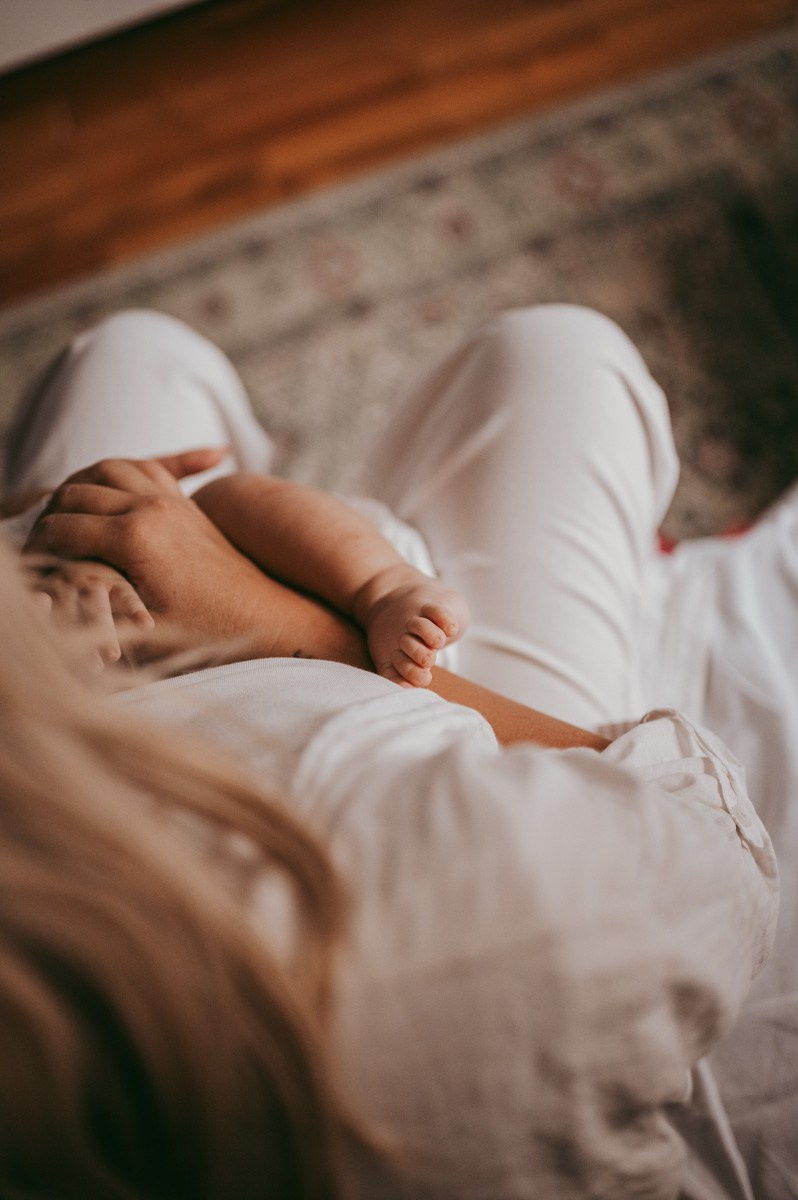 fotografisanje beba kod kuce, porodicno fotografisanje, fotografisanje dece, mama i beba, prve dane sa bebom, kozmetika za bebe, poklon za decu, soba za bebu, decija garderoba, majcinstvo, nega novorodjenceta, priprema za porodjaj, nega beba, dojenje