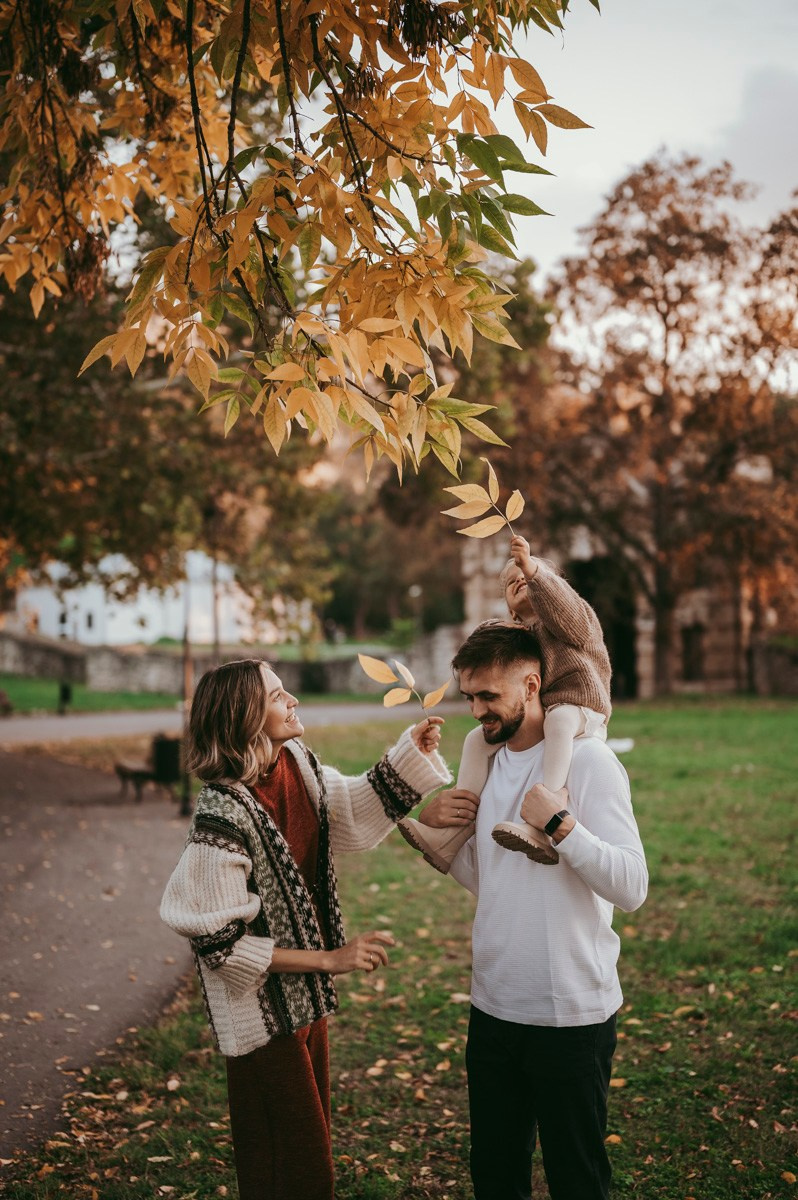 Anastasija, Aleksej i Agata / porodicno fotografisanje napolju. Deciji i porodicni fotograf u Beogradu Oksana Skendzic
