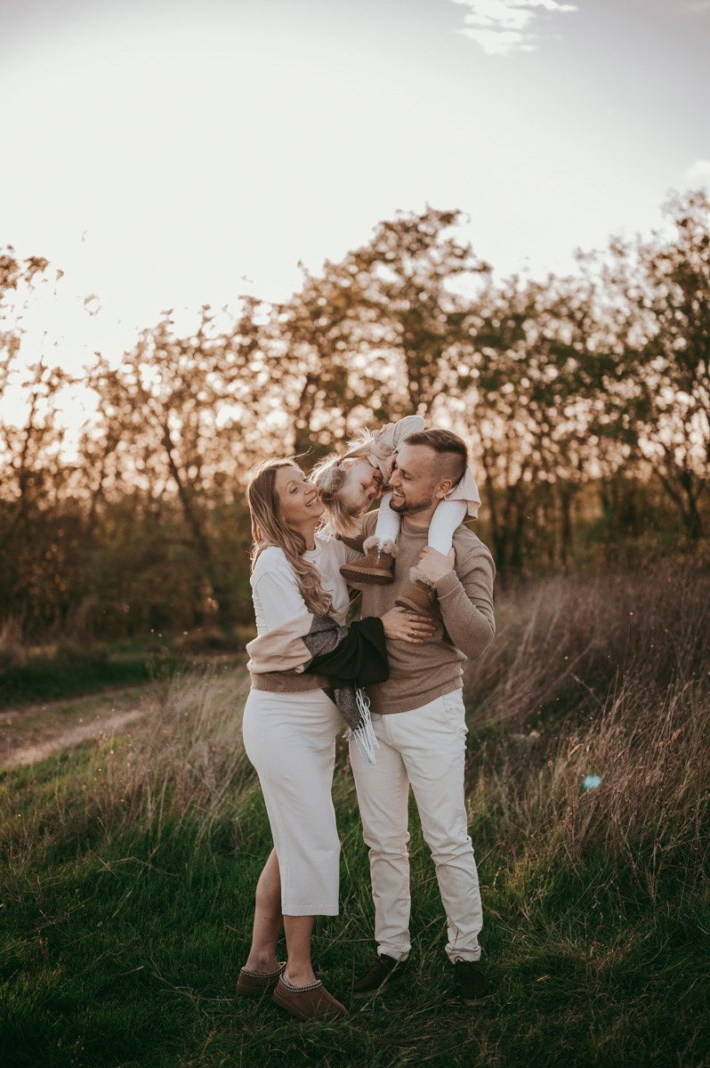 Milena / trudnicko fotografisanje sa porodicom. Deciji i porodicni fotograf u Beogradu Oksana Skendzic