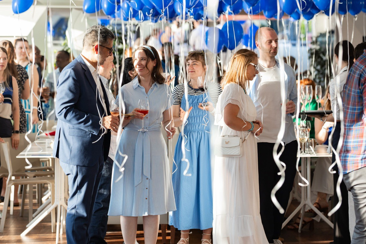 Firemní fotograf Praha. Dana Lišková — Empatická fotografka | Introspektivní umělkyně | Neurodivergentní koučka| Zakladatelka Artepy.cz