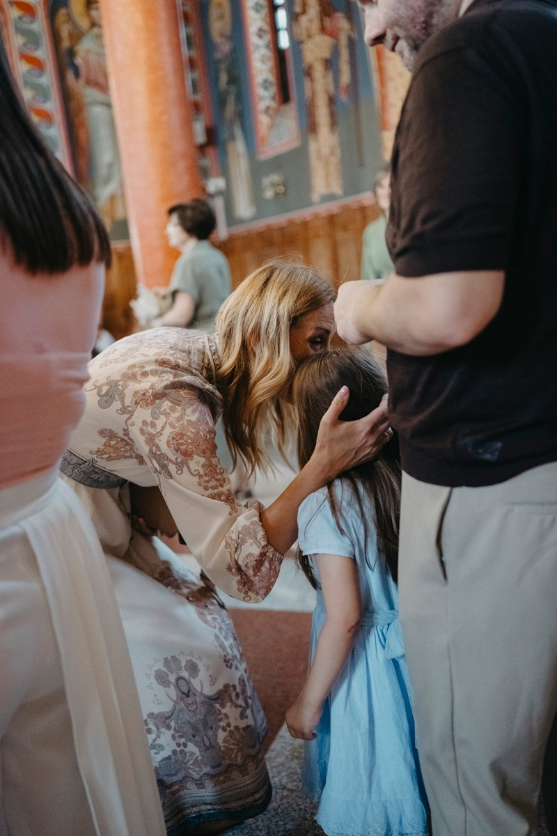 Verino krstenje / Crkva Rodjenja Presvete Bogorodice, Batajnica. Deciji i porodicni fotograf u Beogradu Oksana Skendzic