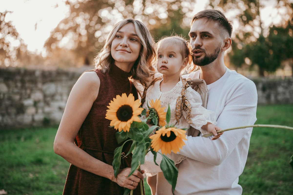 Anastasija, Aleksej i Agata / porodicno fotografisanje napolju. Deciji i porodicni fotograf u Beogradu Oksana Skendzic