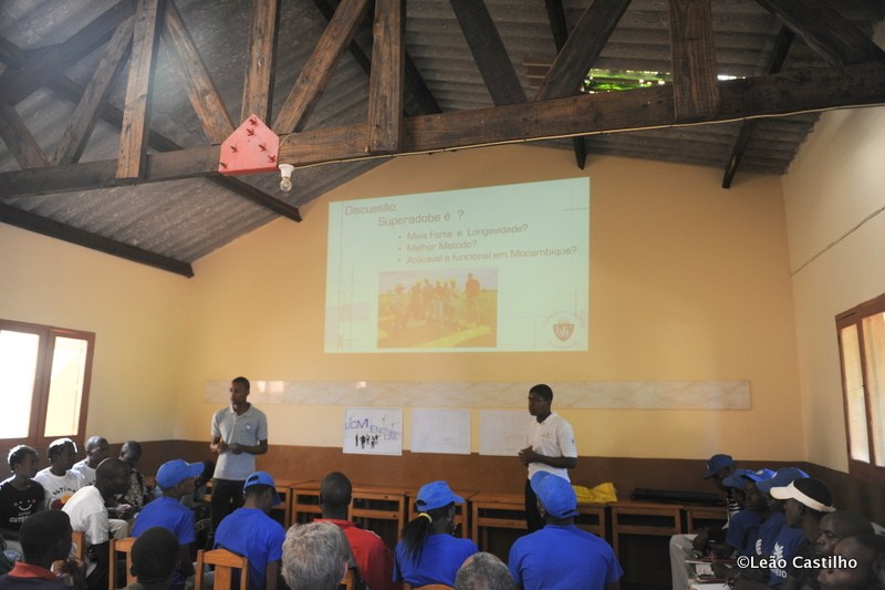 Photos of volunteer work in Mozambique. Simbahalu