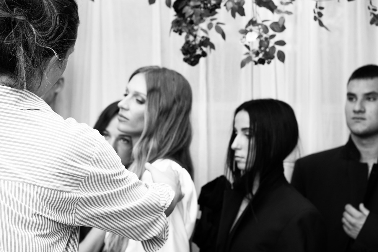 BACKSTAGE. Dana Lišková — Empathetic Photographer | Introspective Artist |Neurodivergent Coach | Founder of Artepy.cz