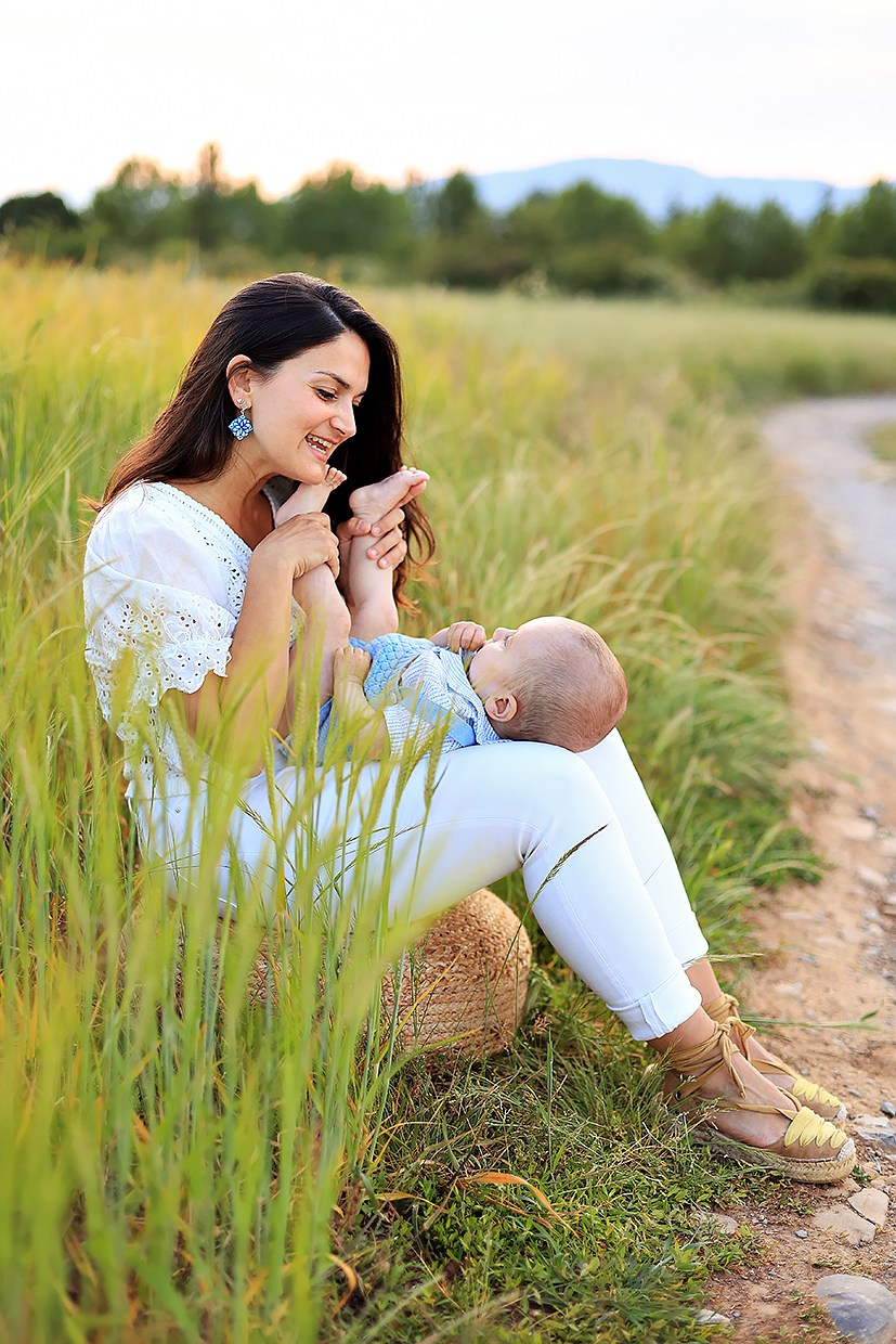 Sesiones mamá y bebé. Fotografía de Eventos, Embarazo y Familiar en Pirineos