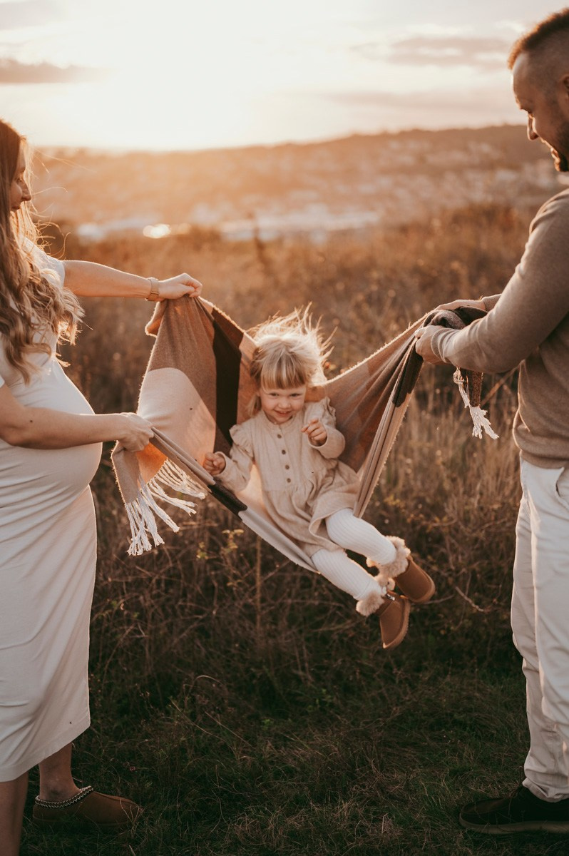 Milena / trudnicko fotografisanje sa porodicom. Deciji i porodicni fotograf u Beogradu Oksana Skendzic