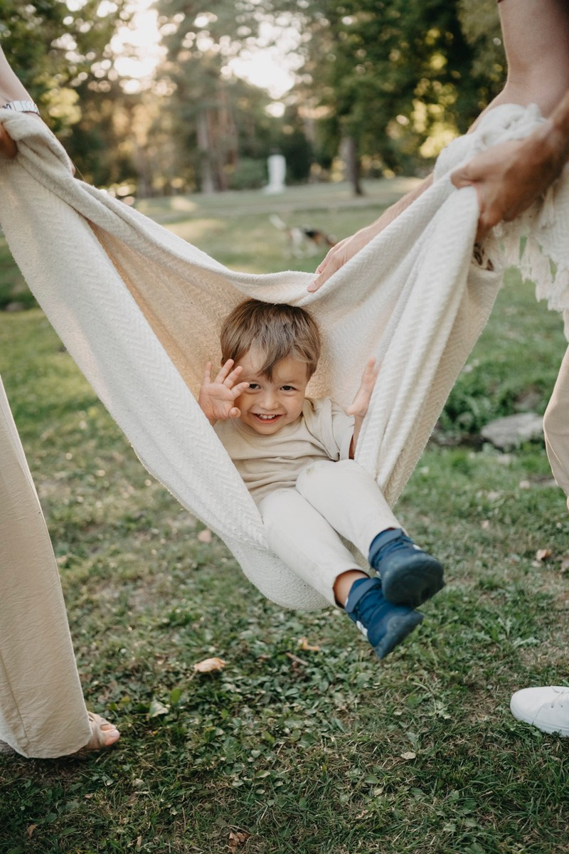 Aleksandra, Lazar, Marin i Leo / porodicno fotografisanje napolju. Deciji i porodicni fotograf u Beogradu Oksana Skendzic