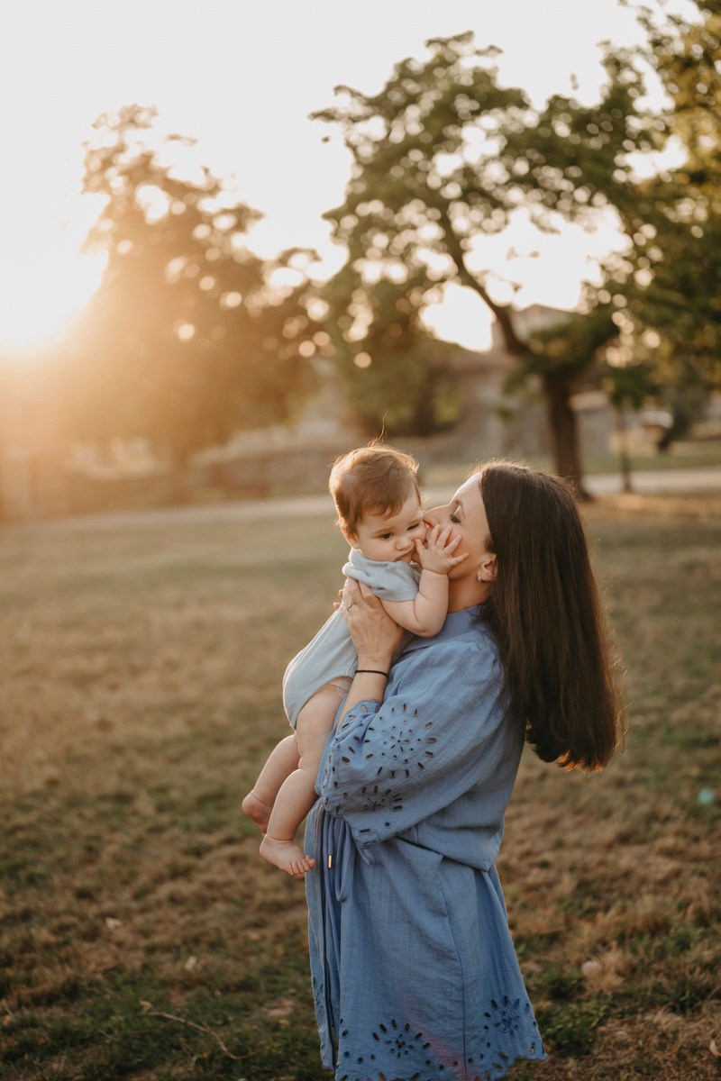 Jovana Zoran Jana i Bogdan — porodicno fotografisanje napolju. Deciji i porodicni fotograf u Beogradu Oksana Skendzic