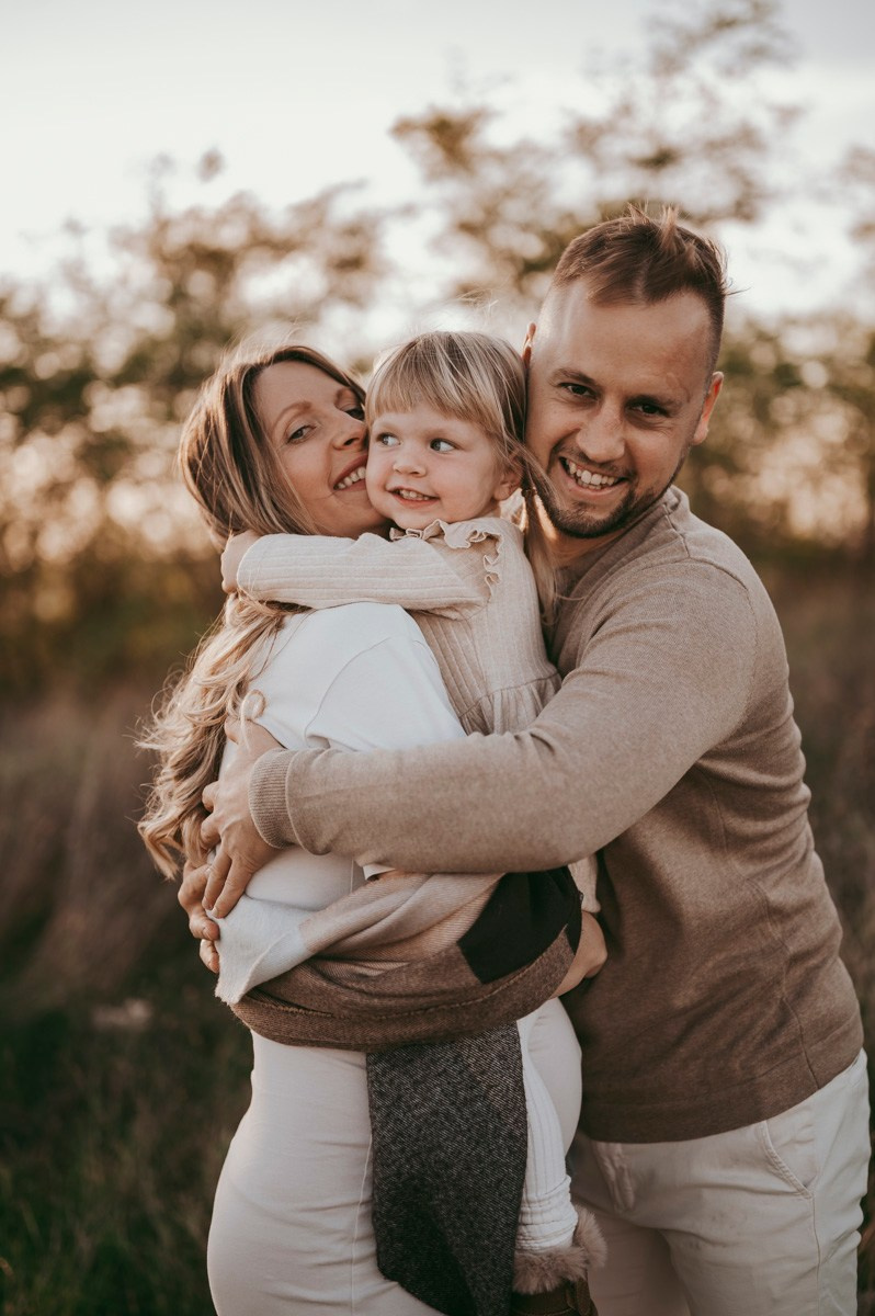 Milena / trudnicko fotografisanje sa porodicom. Deciji i porodicni fotograf u Beogradu Oksana Skendzic