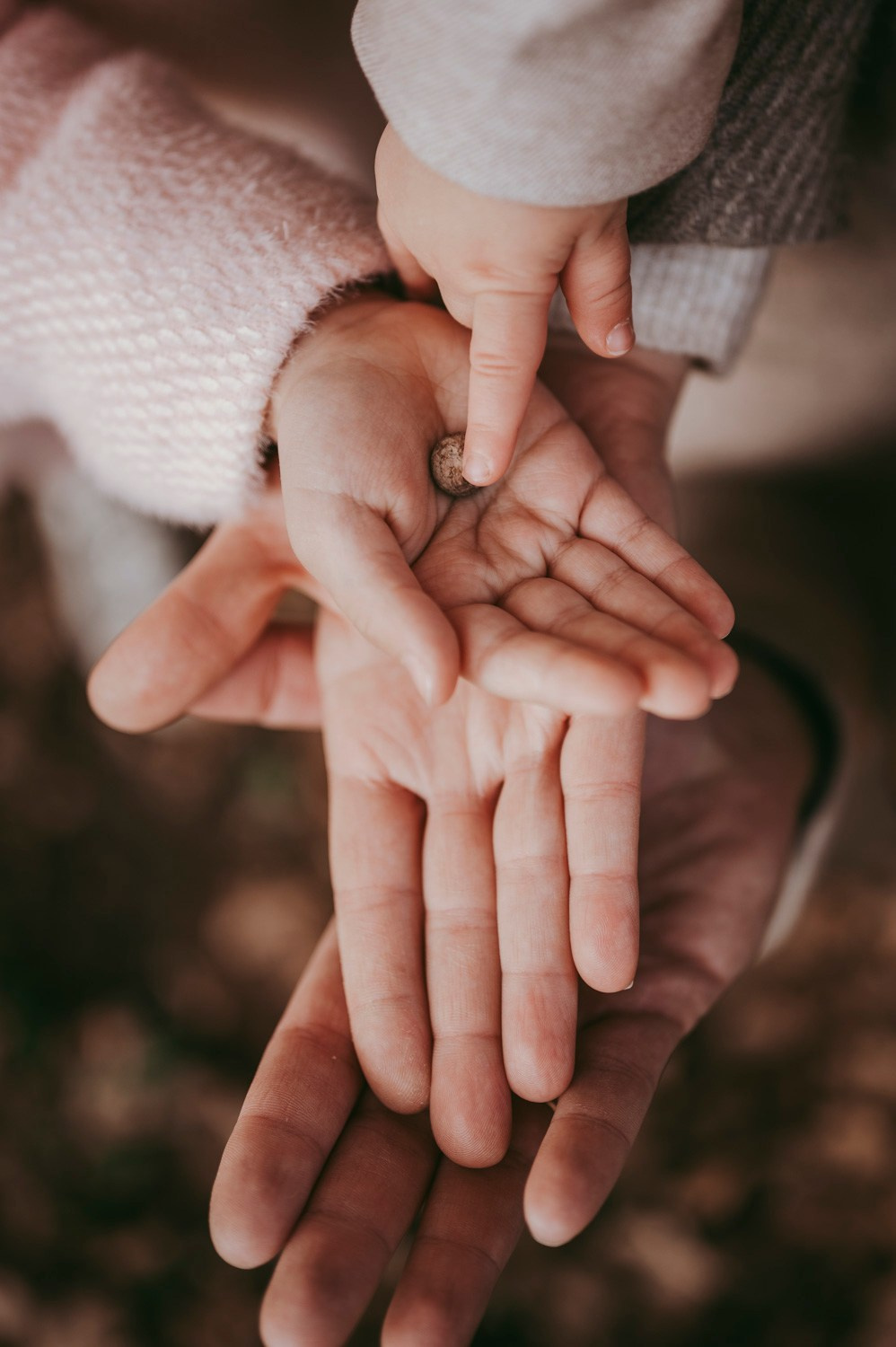 Iva, Ivan, Tara i Stefan — porodicno fotografisanje napolju. Deciji i porodicni fotograf u Beogradu Oksana Skendzic