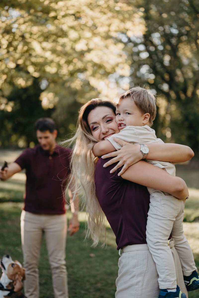 Aleksandra, Lazar, Marin i Leo / porodicno fotografisanje napolju. Deciji i porodicni fotograf u Beogradu Oksana Skendzic