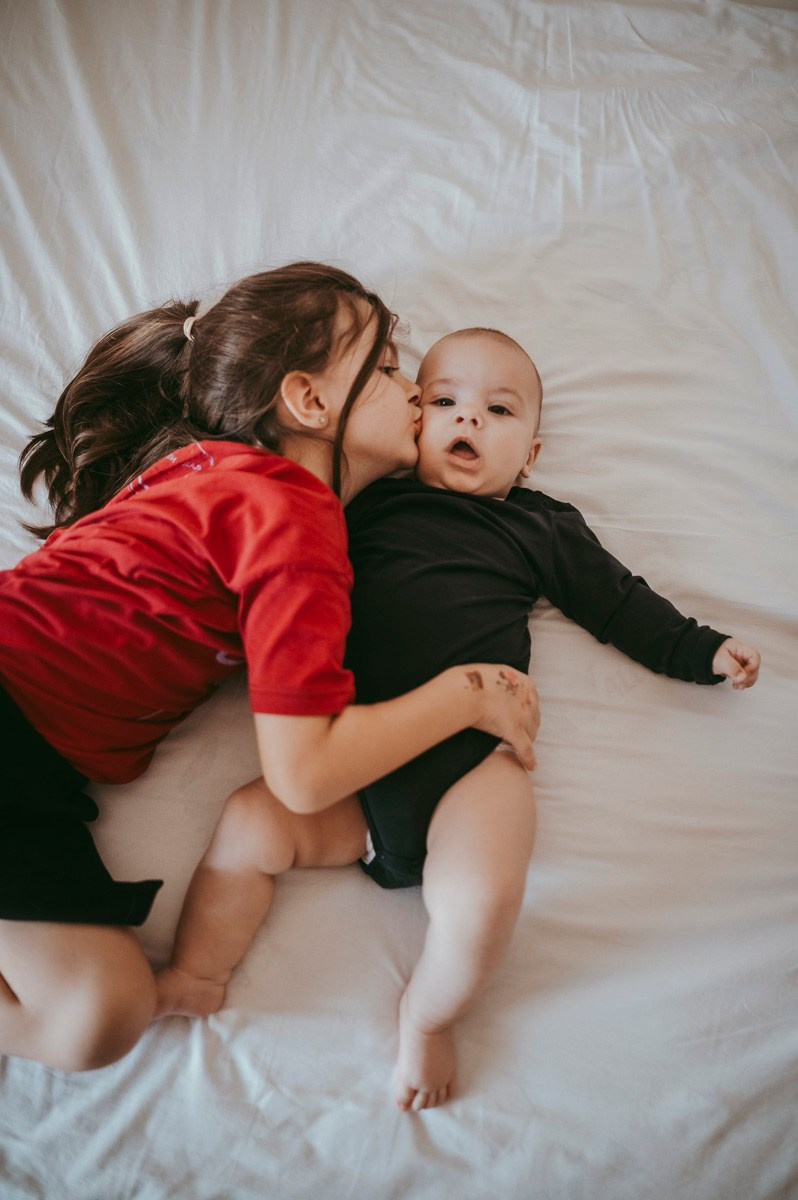 Dobro dosao, Jakove / porodicno fotografisanje kod kuce. Deciji i porodicni fotograf u Beogradu Oksana Skendzic